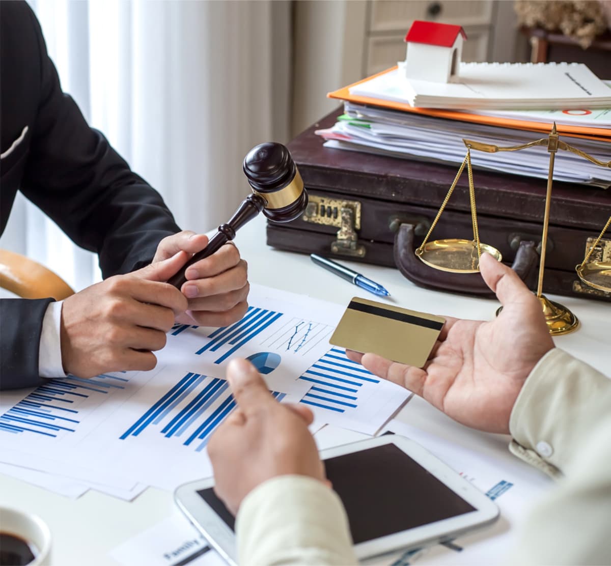 Tim EasyLegal bekerja bersama membantu perizinan UMKM